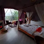 Me-ga Glamping Kemping *