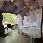 Kemping Me-ga Glamping *