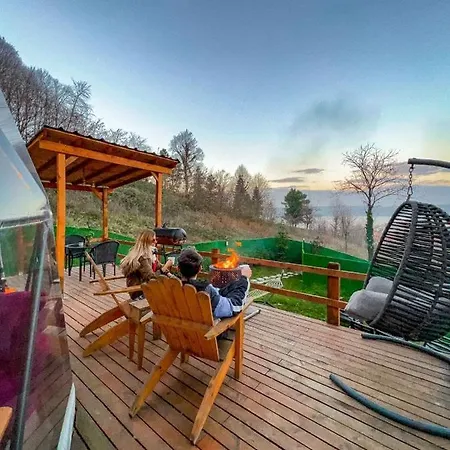 Me-ga Glamping *