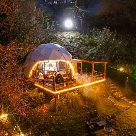Me-ga Glamping *