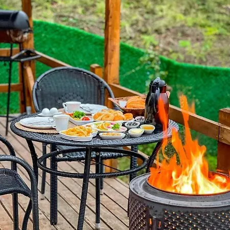 Me-ga Glamping *