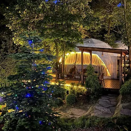 Me-ga Glamping