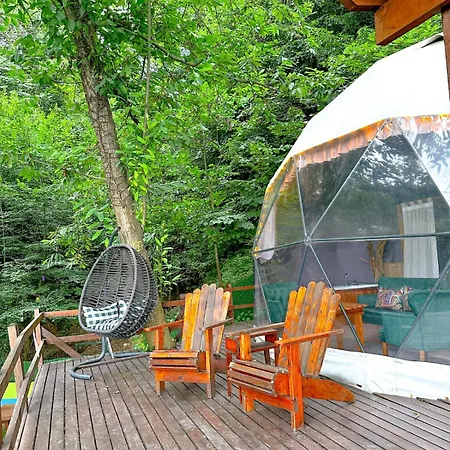 Me-ga Glamping