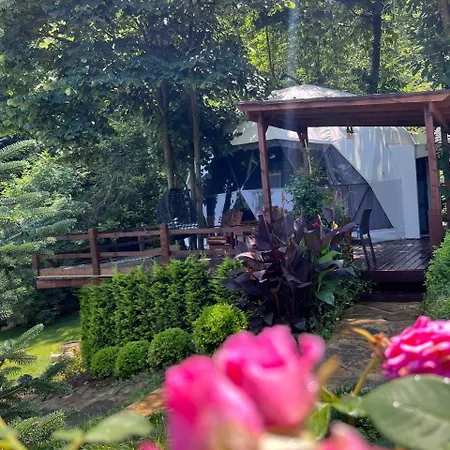 Me-ga Glamping Campsite