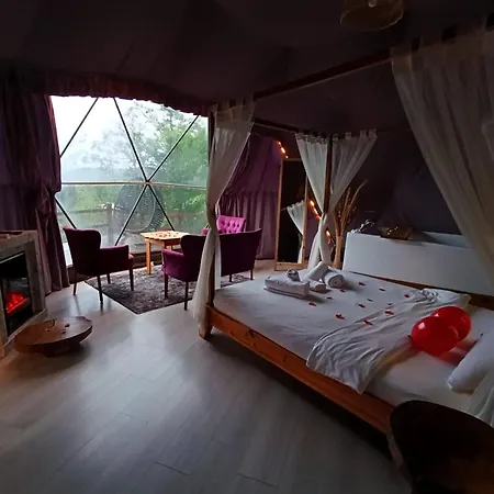 Me-ga Glamping Campsite *